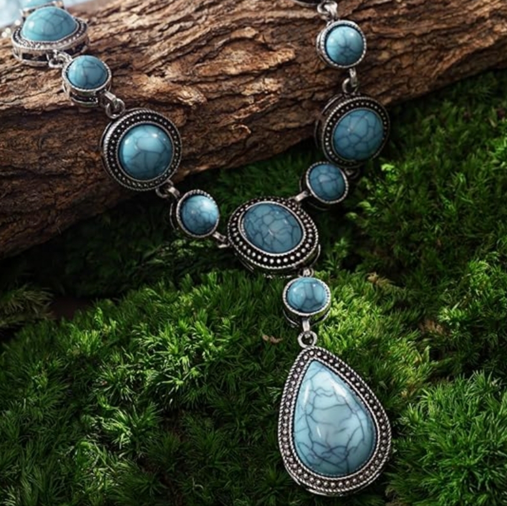 Western Style Turquiose Teardrop Necklace NWT